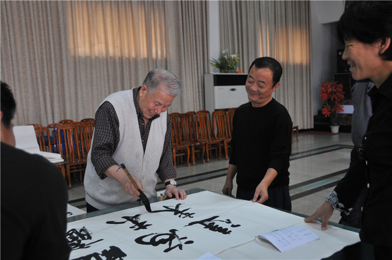 毛主席保健醫(yī)生王鶴濱來(lái)在海達(dá)留下墨寶(圖1) 毛主席保健醫(yī)生王鶴濱來(lái)在海達(dá)留下墨寶(圖1)